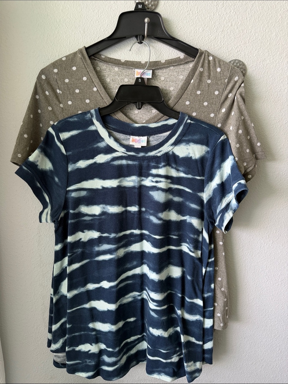 LuLaRoe Navy Blue & Cream Tie-Dye Tee with Taupe Polka Dot Tunic